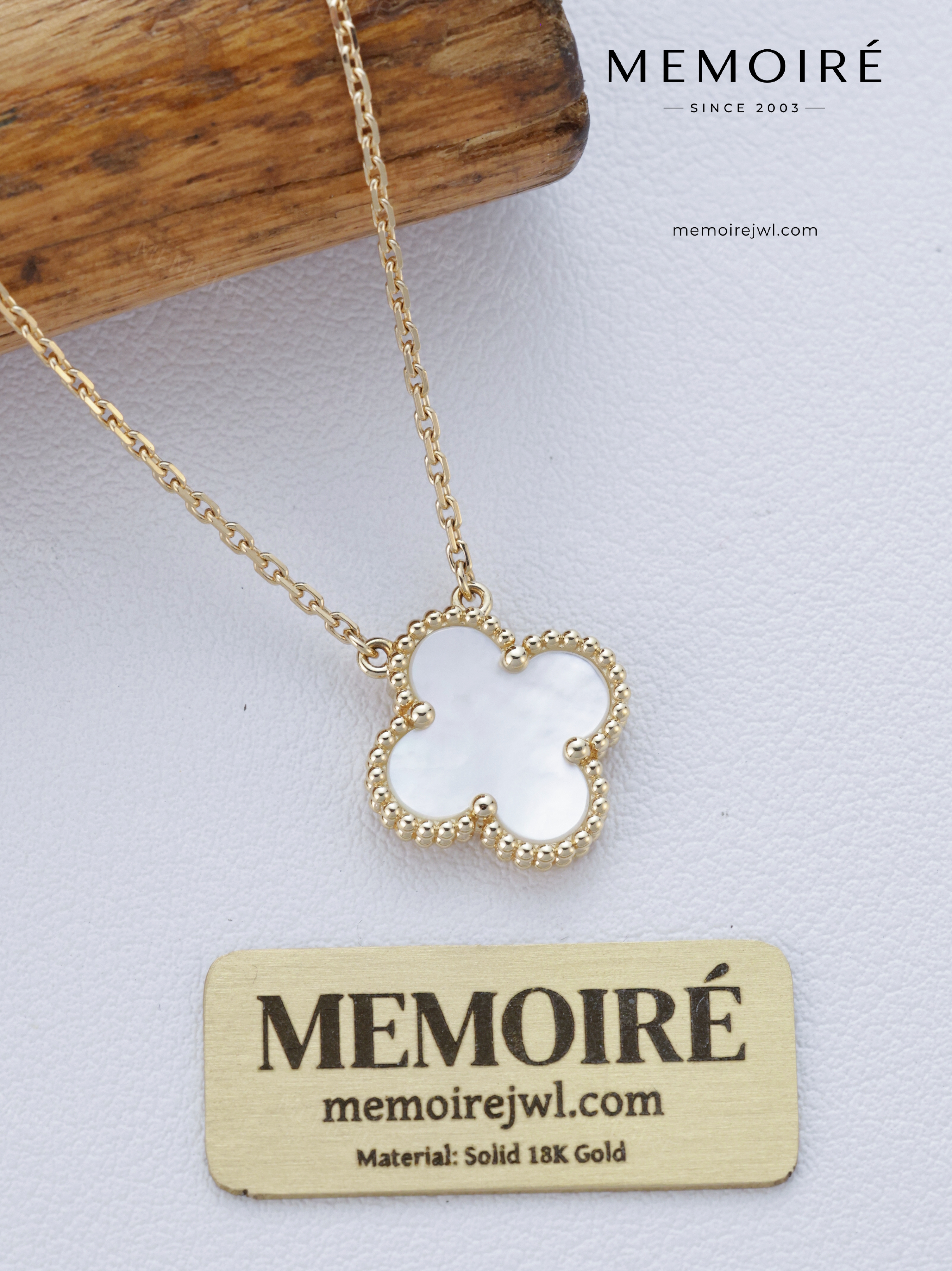 MEMOIRÉ 18K Yellow Gold White Mother of Pearl Single Flower Necklace